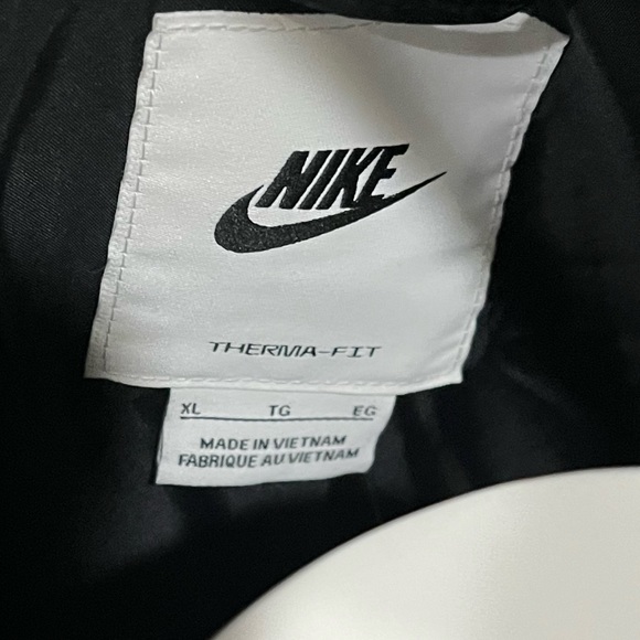 NEW NIKE Women's  THERMA-FIT CITY SERIES SYNTHETIC FILL SHINE PARKA DQ6878-010 - Picture 9 of 13